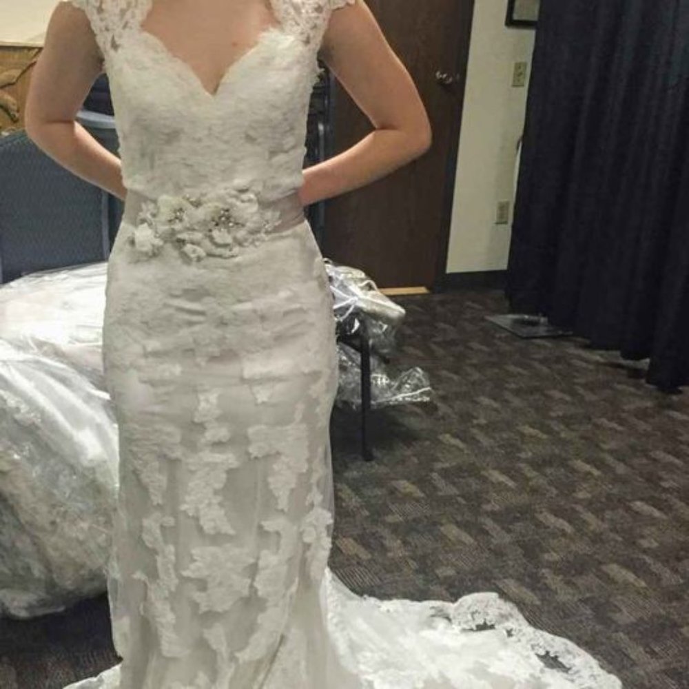 Cap Sleeve Trumpet Lace Wedding Dress